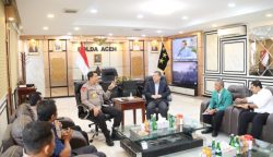 Kapolda Aceh Irjen Pol Ahmad Haydar bersama Wakapolda Brigjen Pol Syamsul Bahri menerima audiensi Rektor USK Prof Marwan di ruang kerja Kapolda, Selasa (1/8)