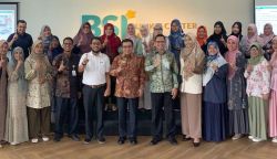 Komisaris Utama BSI Muliaman D Hadad menyempatkan mengunjungi BSI UMKM Center