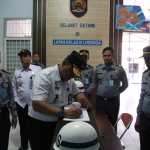 Plh Kakanwil Kemenkumham Aceh Lilik Sujandi saat melakukan kunjungan ke Lapas Lhoknga, Rabu (2/8)