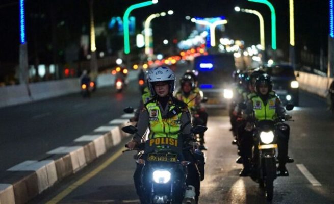 Polwan Polresta Banda Aceh menggelar patroli malam hari menggunakan sepeda motor, Sabtu malam (5/8)