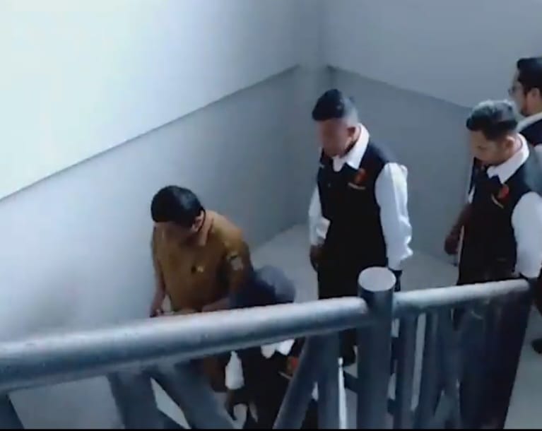 Kadis PUPR Banda Aceh Muhammad Yasir ditangkap oleh Satreskrim Polresta Banda Aceh, Senin (7/8/2023) | INFOACEH.net Kadis PUPR Banda Aceh Muhammad Yasir ditangkap oleh Satreskrim Polresta Banda Aceh, Senin (7/8/2023)