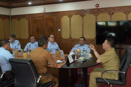 Plh Kakanwil Kemenkumham Aceh Lilik Sujandi melakukan audiensi dengan Pj Gubernur Aceh Achmad Marzuki, Senin (7/8)