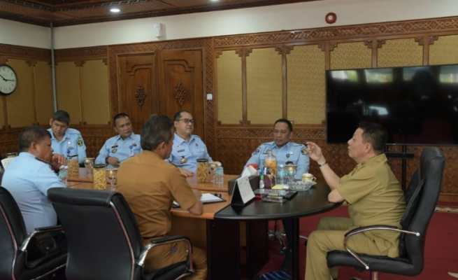 Plh Kakanwil Kemenkumham Aceh Lilik Sujandi melakukan audiensi dengan Pj Gubernur Aceh Achmad Marzuki, Senin (7/8)