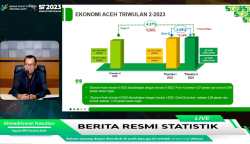 Kepala BPS Aceh Ahmadriswan Nasution pada konferensi pers Berita Resmi Statistik tentang pertumbuhan ekonomi Aceh triwulan II 2023, Senin (7/8)