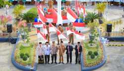 Forkopimda Kota Banda Aceh mencanangkan Gerakan Pembagian 10 Juta Bendera Merah Putih dalam rangka HUT ke-78 Kemerdekaan RI, Senin, 7 Agustus 2023 di balai kota