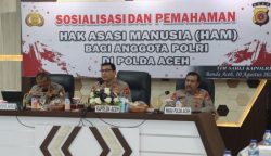 Kapolda Aceh Irjen Pol Ahmad Haydar didampingi Wakapolda Brigjen Pol Syamsul Bahri membuka sosialisasi pemahaman HAM yang dilaksanaka Staf Ahli Kapolri bagi personel Polda Aceh, Kamis (10/8)