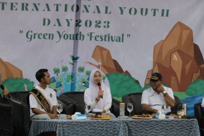 Pj Ketua TP-PKK Aceh Ayu Candra Febiola Nazuar menjadi narasumber pada Talkshow International Youth Day di Kantor BKKBN Perwakilan Aceh, Ahad (13/8)