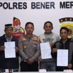 Dua pihak sepakat berdamai terkait kasus laka lantas maut yang tewaskan 5 orang di Bener Meriah pada 15 Agustus lalu. Perdamaian berlangsung dalam pertemuan di Polres Bener Meriah, Rabu (23/8)