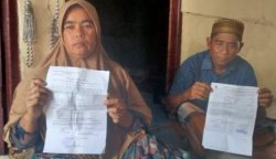 Fauziah, ibu kandung Imam Masykur (25) warga Mon Keulayu, Kecamatan Gandapura, Kabupaten Bireuen, Provinsi Aceh, mempertanyakan kenapa anaknya hingga diduga dibunuh oleh oknum Paspampres