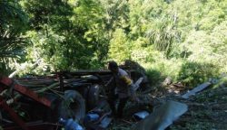 Laka Lantas tunggal akibat rem blong truk masuk jurang Enang-enang sedalam 100 meter di jalan lintas Bireuen-Takengon Kampung Alur Cincin, Kecamatan Pintu Rime Gayo, Bener Meriah, Senin (28/8)