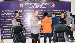 Kapolres Aceh Timur AKBP Andy Rahmansyah memberikan keterangan pengungkapan kasus pemerkosaan terhadap gadis 16 tahun oleh 16 pria