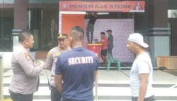 Ditpamobvit Polda Aceh diwakili Kasubdit Audit Kompol Aji P, didampingi panitia Liga 2 Indonesia melakukan penilaian risiko di Stadion Harapan Bangsa Lhong Raya, Sabtu (2/9)