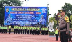 Karo Ops Polda Aceh Kombes Pol Heri Heryandi memimpin apel gelar pasukan Operasi Zebra Seulawah 2023 di Mapolda Aceh, Senin (4/9)