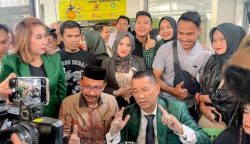 Hotman Paris Hutapea, kuasa hukum keluarga Imam Masykur didampingi Anggota DPD RI asal Aceh H Sudirman atau Haji Uma pada pertemuan yang berlangsung di Kopi Johny, Kelapa Gading, Jakarta Utara, Selasa, 5 September 2023