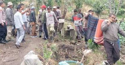 Penemuan mayat seorang laki-laki tergantung di kebun kopi Kecamatan Bener Kelipah, Bener Meriah, Selasa (5/9)