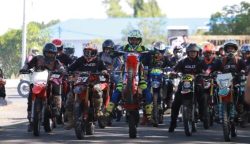 Para rider event trail adventure kemerdekaan RATA–5 melakukan start di Lanud SIM Blang Bintang, Aceh Besar, Sabtu (9/9)