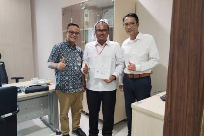 Mesin Press Jerami Portable karya ASN Aceh Hendra Saputra kini telah mendapatkan sertifikat Hak Atas Kekayaan Intelektual (HAKI) Merek dari Direktorat Jenderal Kekayaan Intelektual Kementerian Hukum dan HAM RI, Rabu (13/9)