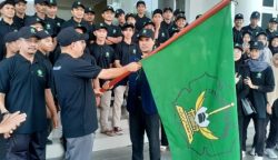 Rektor UIN Ar-Raniry Prof Dr Mujiburrahman melepas kontingen UIN Ar-Raniry yang akan berlaga pada Pekan Olahraga Mahasiswa Daerah (POMDA) Aceh di Kota Lhokseumawe pada 16-23 September 2023