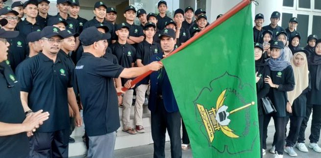 Rektor UIN Ar-Raniry Prof Dr Mujiburrahman melepas kontingen UIN Ar-Raniry yang akan berlaga pada Pekan Olahraga Mahasiswa Daerah (POMDA) Aceh di Kota Lhokseumawe pada 16-23 September 2023