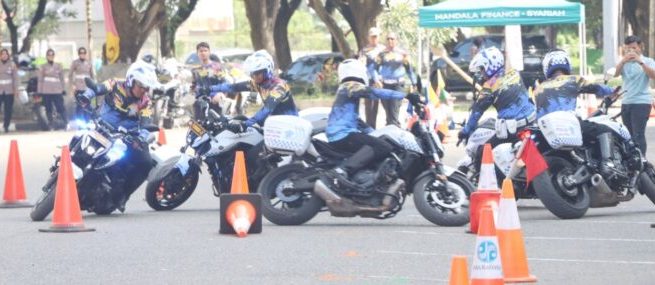 Ditlantas Polda Aceh menggelar lomba safety riding atau keselamatan berkendara dalam rangka Hari Lalu Lintas Bhayangkara ke-68 di Stadion Harapan Bangsa Lhong Raya, Banda Aceh, Senin (18/9)