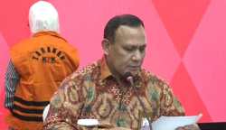 Mantan Dirut Pertamina Karen Agustiawan jadi tersangka kasus korupsi LNG Rp 2,1 triliun dan ditahan KPK, Selasa (19/9)
