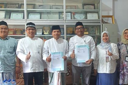 Penandatanganan kerja sama layanan pembayaran antara BSI dengan Dayah Mahyal Ulum Al Aziziyah Sibreh Aceh Besar