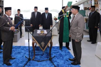 Pj Wali Kota Banda Aceh Amiruddin melantik Wahyudi sebagai Pj Sekda Kota Banda Aceh, di aula Balai Kota setempat, Senin (2/10)