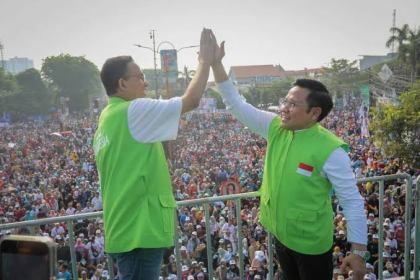 Sebanyak 1,2 juta orang diklaim menghadiri acara Mlaku Bareng Bakal Capres Anies Baswedan - Cawapres Muhaimin Iskandar atau Cak Imin (AMIN), di Jalan Pahlawan, Sidoarjo, Jawa Timur, Ahad (15/10)