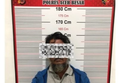 Seorang ayah di Kecamatan Seulimuem, Aceh Besar berinisial Y (46) tega memperkosa anak kandungnya sendiri yang masih dibawah umur hingga hamil dan melahirkan