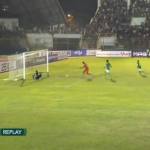 Pemain Persiraja Mahamane Toure saat mencetak gol ke gawang PSMS Medan pada menit 50 yang dianulir oleh wasit