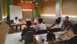 FGD "Urgensi Penyelamatan Uang Rakyat (APBA) Menjelang Tahun Politik 2024" yang dilaksanakan di 3 in 1 Coffee Banda Aceh, Kamis sore (2/11)