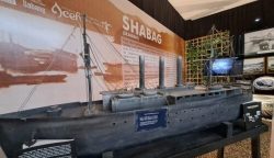 Miniatur kapal zaman kolonial Belanda di Anjungan Sabang, yang menjadi angkutan jamaah haji saat itu