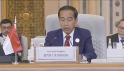 Presiden Jokowi mendesak gencatan senjata segera Israel ke Jalur Gaza Palestina dalam rapat darurat Organisasi Kerja Sama Islam (OKI) di Riyadh, Saudi, Sabtu (11/11). (Foto: Tangkapan layar YouTube OKI)