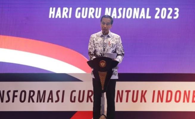 Presiden Jokowi menghadiri acara HUT PGRI dan Hari Guru Nasional 2023 di Indonesia Arena Senayan, Jakarta Pusat, Sabtu (25/11)