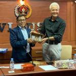 Calon Presiden nomor urut 3 Ganjar Pranowo menghadiri undangan PWI Pusat dalam rangkaian Hari Pers Nasional (HPN) 2024 dalam acara Dialog Capres-Cawapres dengan PWI Pusat, Kamis (30/11). (Foto: Dok. Humas PWI)