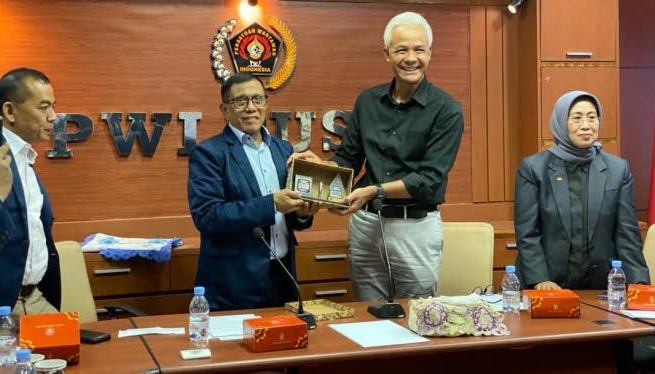 Calon Presiden nomor urut 3 Ganjar Pranowo menghadiri undangan PWI Pusat dalam rangkaian Hari Pers Nasional (HPN) 2024 dalam acara Dialog Capres-Cawapres dengan PWI Pusat, Kamis (30/11). (Foto: Dok. Humas PWI)