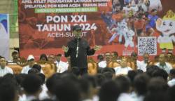 Pj Gubernur Aceh Achmad Marzuki memberi motivasi kepada para pelatih serta atlet pada apel Pelatda PON KONI Aceh tahun 2023, dalam rangka persiapan menuju PON XXI tahun 2024, di GOR KONI Aceh, Selasa (12/12)