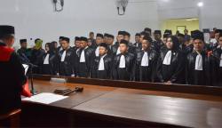 Ketua Pengadilan Tinggi Banda Aceh Dr Suharjono SH MHum Rabu, 27 Desember 2023 mengambil sumpah 31 orang Advokat baru Kongres Advokat Indonesia (KAI)