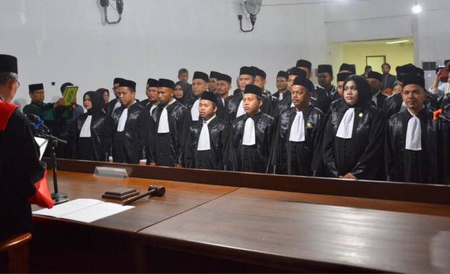 Ketua Pengadilan Tinggi Banda Aceh Dr Suharjono SH MHum Rabu, 27 Desember 2023 mengambil sumpah 31 orang Advokat baru Kongres Advokat Indonesia (KAI)