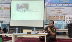 Kejari Banda Aceh melaksanakan sosialisasi pengelolaan Dana Desa di aula Kantor Keuchik Gampong Pineung Kecamatan Syiah Kuala, Banda Aceh, Selasa (5/12)