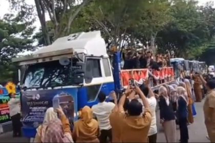 Kafilah Banda Aceh yang meraih juara umum MTQ ke-36 Provinsi Aceh disambut sukacita, Selasa (5/12)