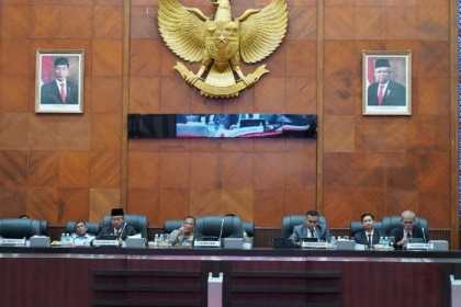 DPRA menggelar rapat paripurna terhadap Rancangan Qanun tentang Pajak dan Retribusi Aceh, Kamis (7/12) di Gedung Utama DPRA