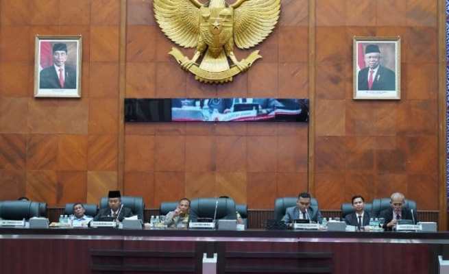 DPRA menggelar rapat paripurna terhadap Rancangan Qanun tentang Pajak dan Retribusi Aceh, Kamis (7/12) di Gedung Utama DPRA