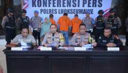 Polres Lhokseumawe menangkap tiga warga yang membantu enam warga Rohingya melarikan diri dari kamp penampungan eks Kantor Imigrasi Lhokseumawe, Kecamatan Blang Mangat, Jum'at (8/12/2023) pukul 01.00 WIB. (Foto: Dok. Polres Lhokseumawe)