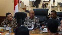 Pj Gubernur Aceh Achmad Marzuki dan Ketua DPRA Zulfadli saat menghadiri rapat fasilitasi pembahasan Rancangan APBA 2024 di Kemendagri, Jakarta, Jum'at (8/12)