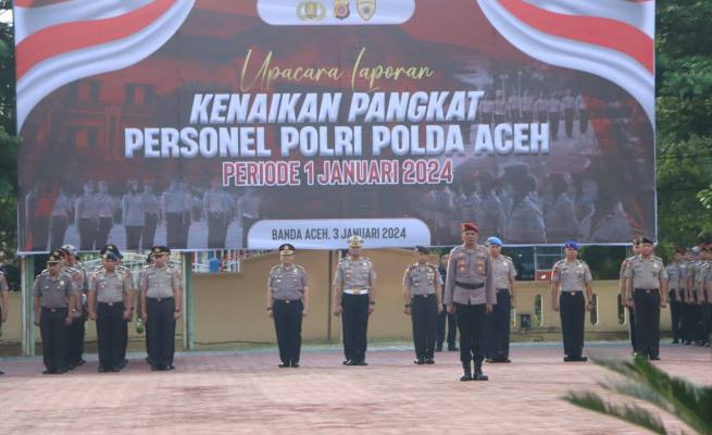 Kapolda Aceh Irjen Pol Achmad Kartiko memimpin upacara laporan kenaikan pangkat personel Polda Aceh periode 1 Januari 2024 di Lapangan Mapolda Aceh, Rabu (3/1)