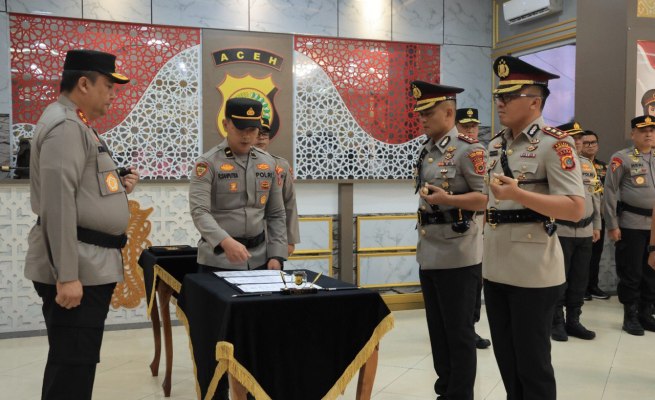 Kapolda Aceh Irjen Pol Achmad Kartiko menjadi Irup pelantikan dan serah terima jabatan Karo Rena Polda Aceh dan 5 Kapolres jajaran, Jum'at (5/1/2024)