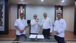 Muslem Yacob berpamitan dengan ASN di lingkup Dinas Perpustakaan & Kearsipan Aceh (DPKA) dalam acara serah terima jabatan yang berlangsung Jum’at, 5 Januari 2024