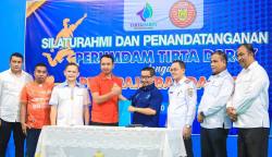 Penandatanganan kesepakatan kerja sama oleh Dirut Perumdam Tirta Daroy T Novizal Aiyub dengan Manager Persiraja Ridha Mafdhul Gidong, Rabu, 10 Januari 2023