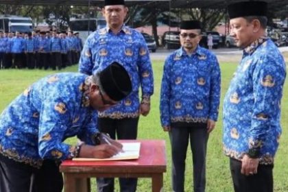 Pemkab Aceh Tengah menjatuhkan sanksi moral ASN melanggar netralitas dalam apel bersama di Lapangan Setdakab Aceh Tengah Jum'at (5/1/2024)